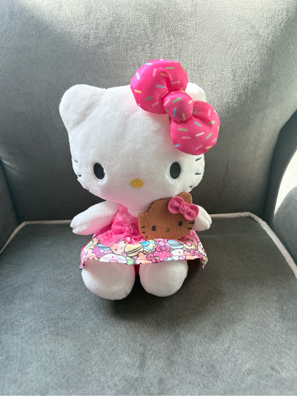 Sanrio Hello Kitty Cafe Plush 8" Bakery Dress and Gingerbread Cookie - Picture 4 of 4